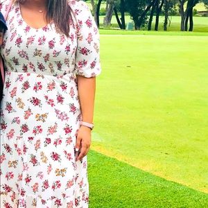 Adorable floral smocked maxi dress. Great condition. Size M fits 12. Stretchy